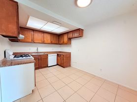 Availble Now!! 2 Bed 1 Bath Apartment In Cathedral City, 2 br / 1.0 ba, $1750