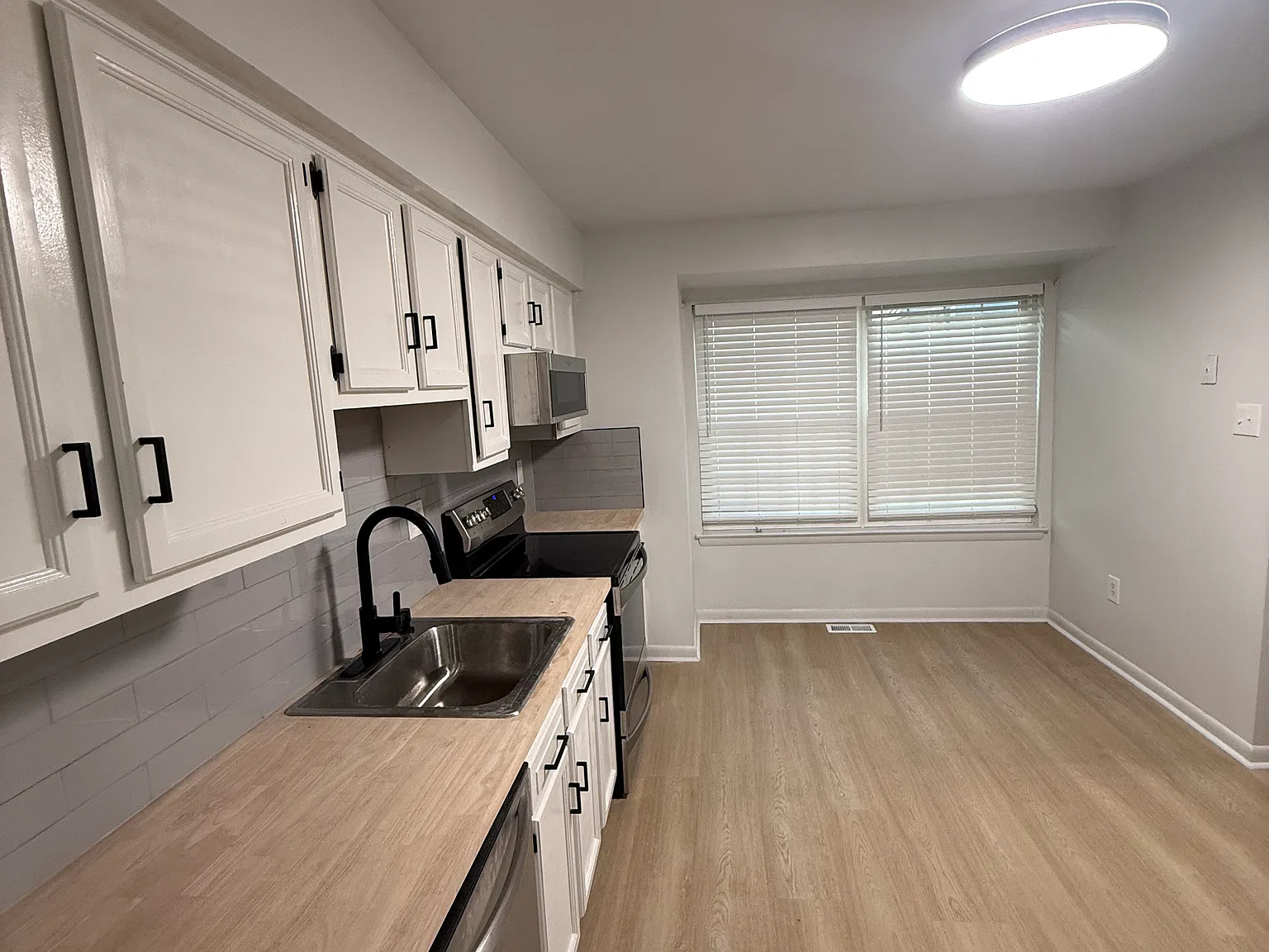 4 bed, 2.5 bath, 1600 sqft, $850 — Photo 2