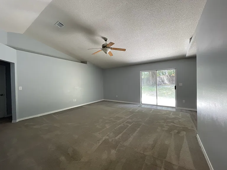 212 Lustan Dr — Photo 2