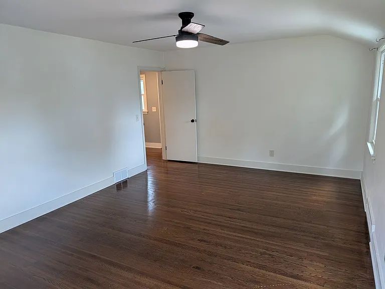 111 Eastmoreland Dr — Photo 27