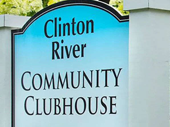 4125 Riverview Cir, Mount Clemens, MI 48043