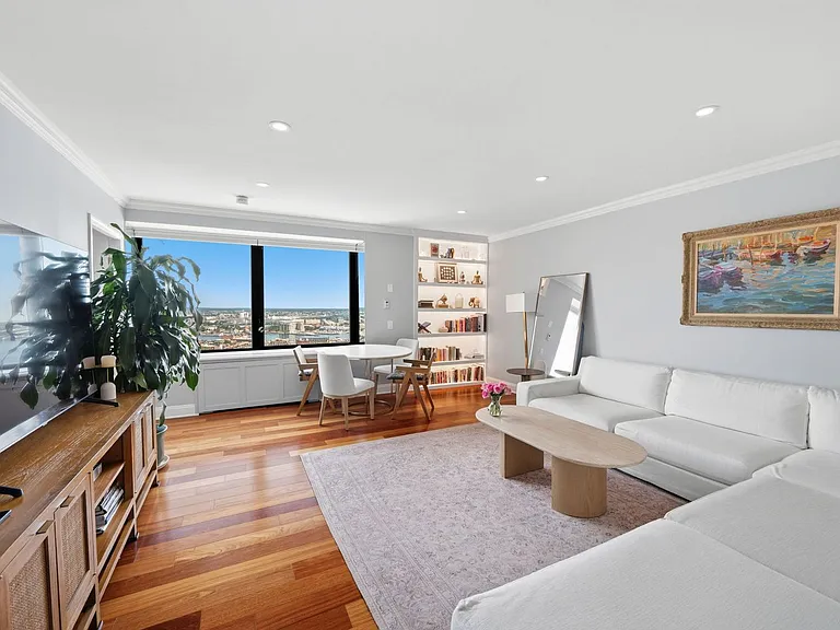 65 E India Row #39C — Photo 9