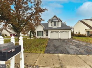 1 Woodstock Ln, Burlington, NJ 08016