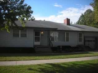 221 W 10th Ave, Winfield, KS 67156