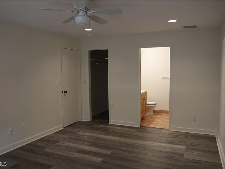 320 Harry Ave S — Photo 9