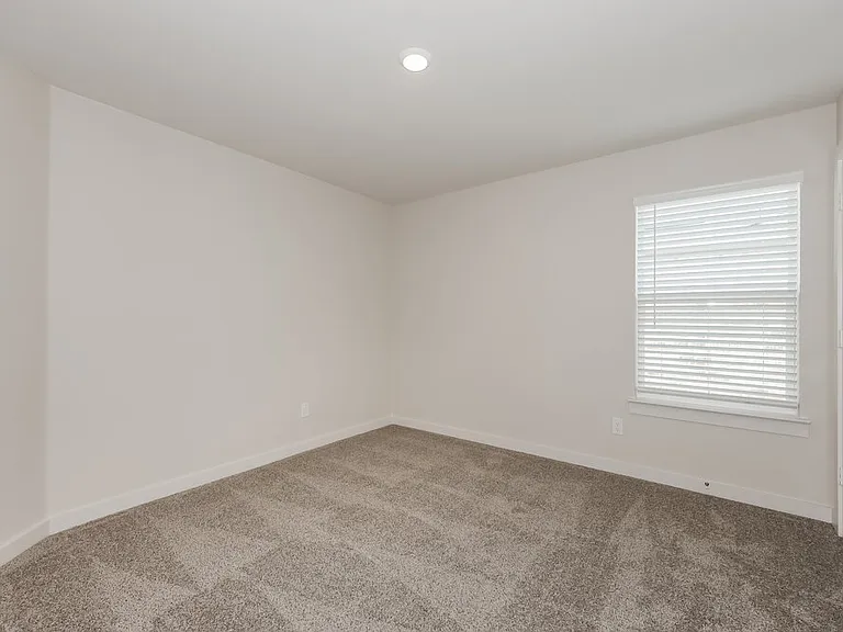 302 Patton Ln — Photo 12