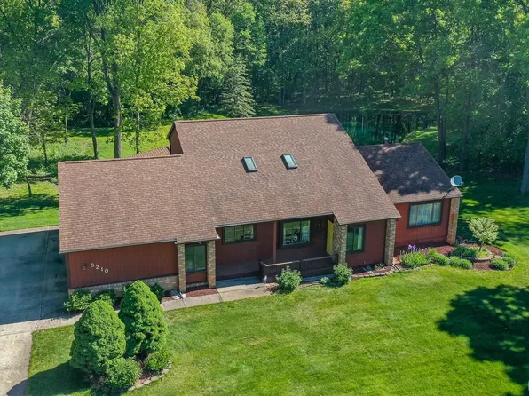8210 Pine Ridge Dr, Clarkston, MI 48346
