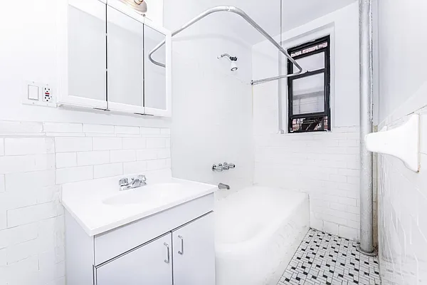 Rented by MNS | media 4