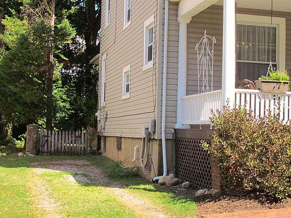 2nd image of 609 Allison Ave SW