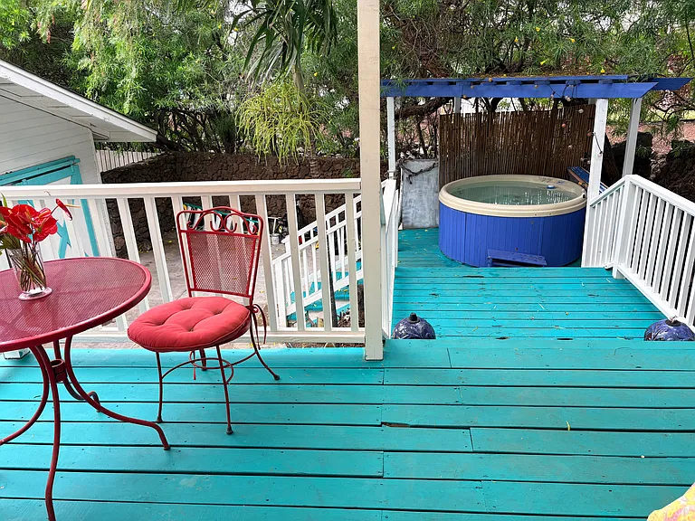 Lanai and Jacuzzi