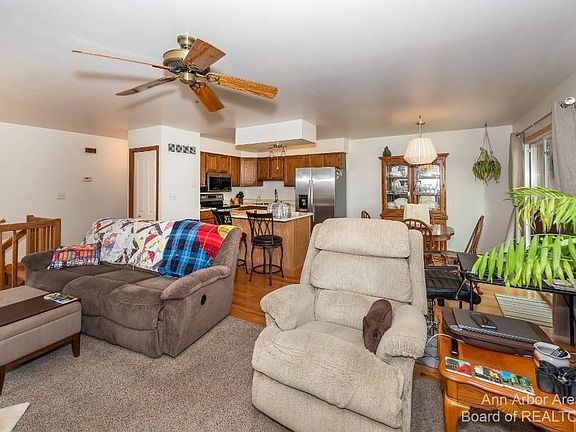 5th image of 543 Echo Ct