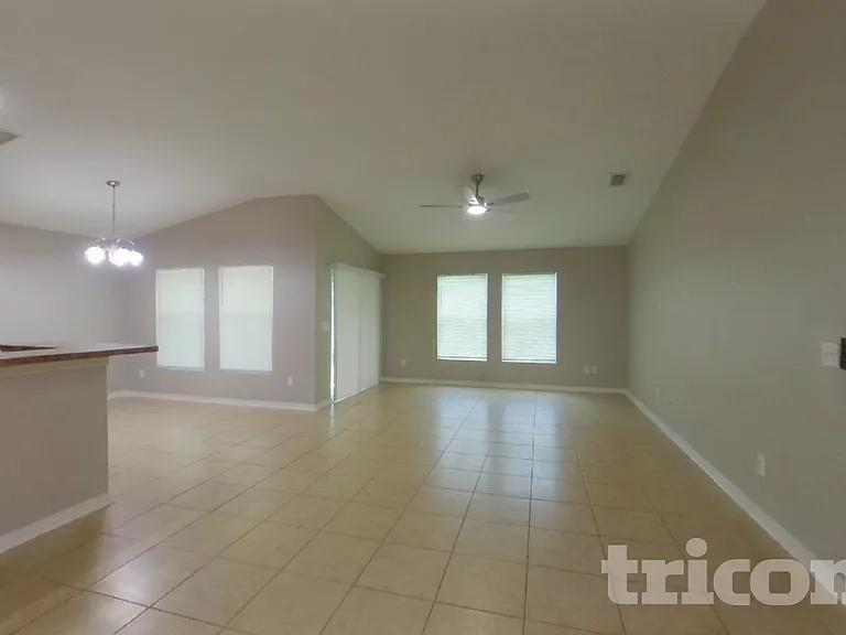 703 Bainbridge Loop — Photo 3