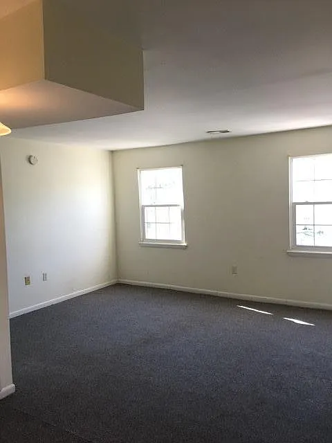 Building Photo - 305 Loudon Rd #622