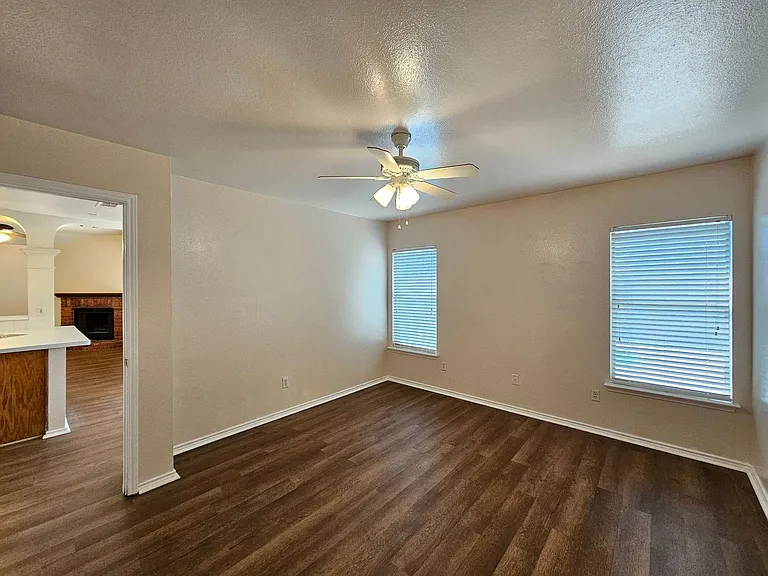 602 Delmar Dr — Photo 10