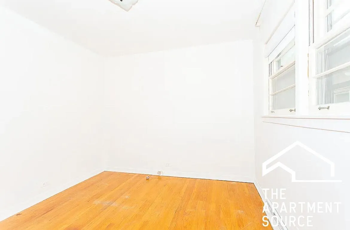 7407 North California Avenue — Photo 4