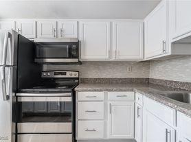 5261 River Glen Dr, Las Vegas, NV