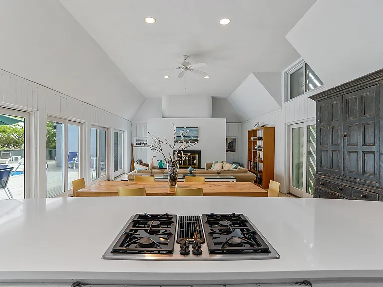 84 Redwood Rd — Photo 6