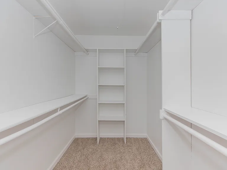 Kendall Manor — Photo 24
