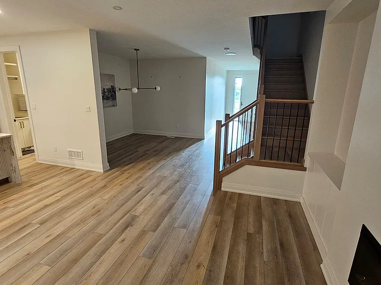 49 Lucas Rd #UPPER ONLY — Photo 11
