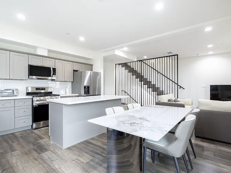 2233 S Longwood Ave #2 — Photo 8