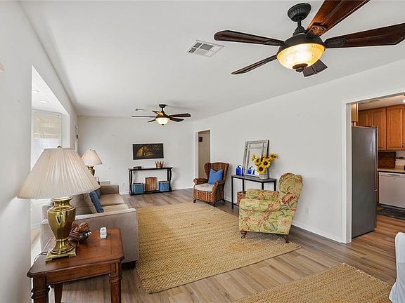 4th image of 429 32nd St