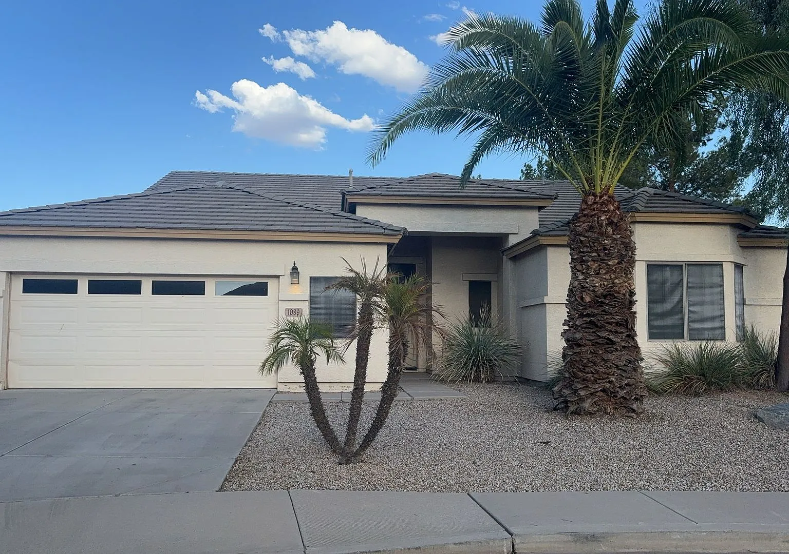 Open floor plan — Photo 1
