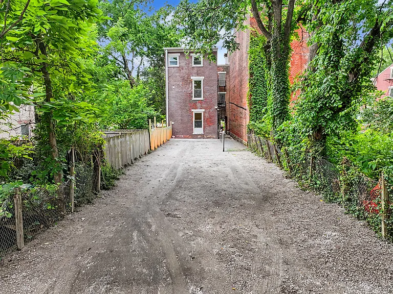 427 Whiteman St #2 — Photo 11