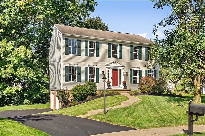1st image of 915 Fairfield Ln