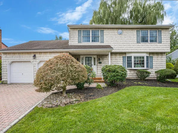 11 Woodrow Wilson Dr, Edison, NJ 08820