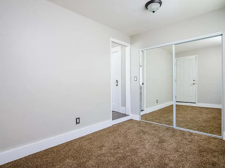 3670 Landis St — Photo 10