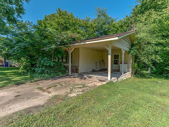 3rd image of 1135 Meadowcrest Dr