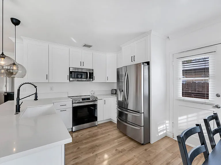 5183 Canoga Ave — Photo 3