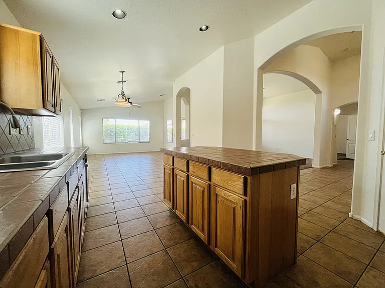 8202 S 47th Ave — Photo 6