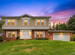 176 Spring Oaks Dr, Ballwin, MO 63011