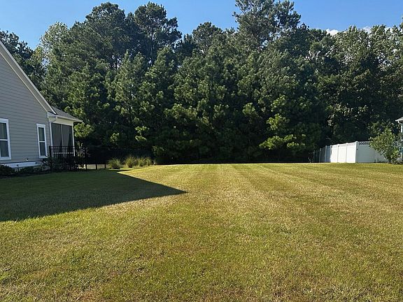 4th image of 328 Summerhouse Drive