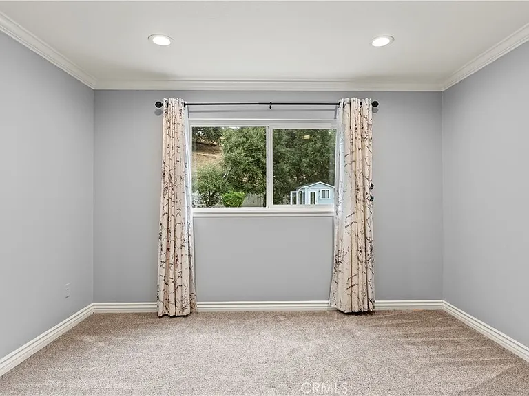 1096 Canyon View Dr — Photo 26