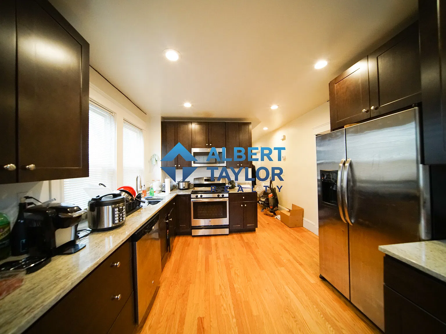 5 bed, 2.5 bath, 3000 sqft, $7,500 — Photo 3