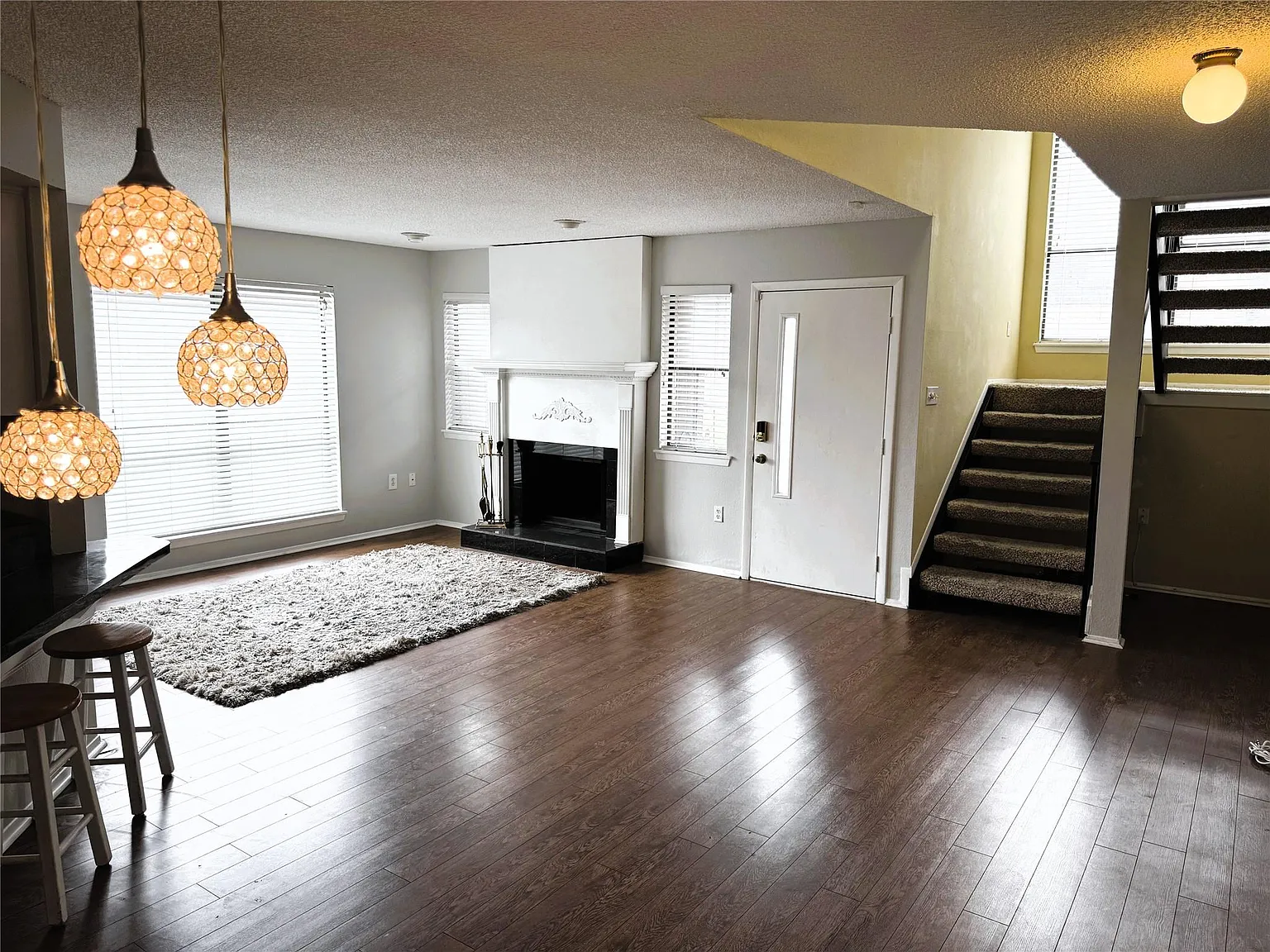 3 bed, 2.5 bath, 1602 sqft, $1,300 — Photo 4