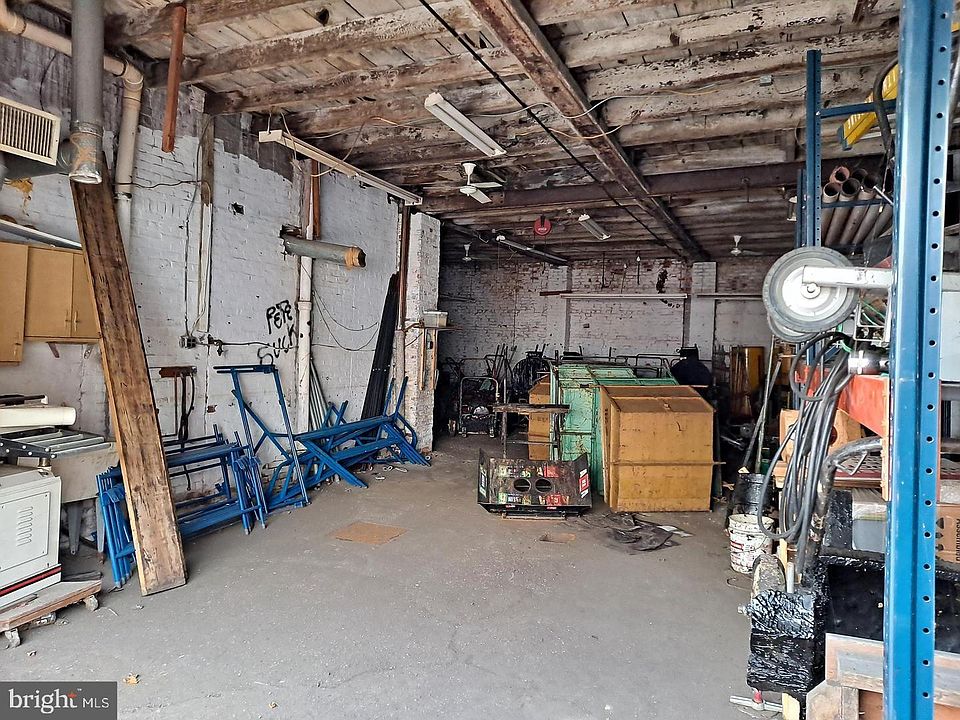 2nd image of 3037 Edgemont St