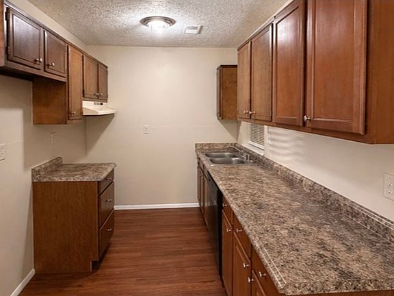 2nd image of 159 Hedgewood Ct