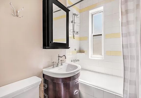 4th image of 261 W 22nd St APT 35