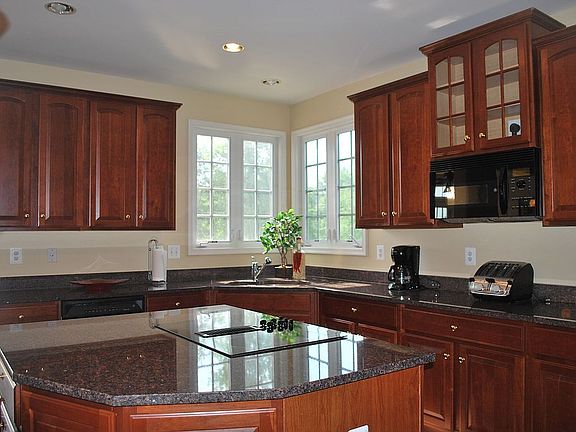Gourmet Kitchen With Island
