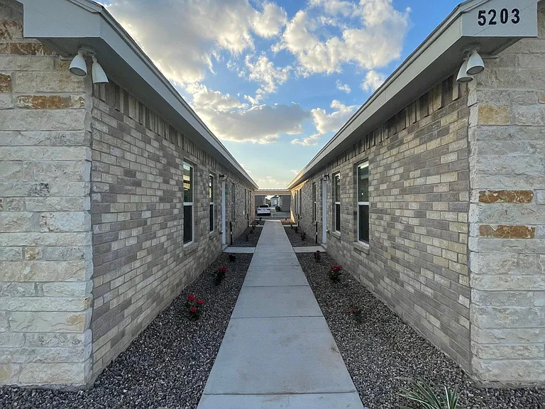 5203 N Hiawatha Dr #1 — Photo 19