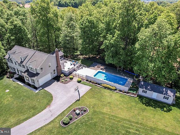 5th image of 202 Almar Dr