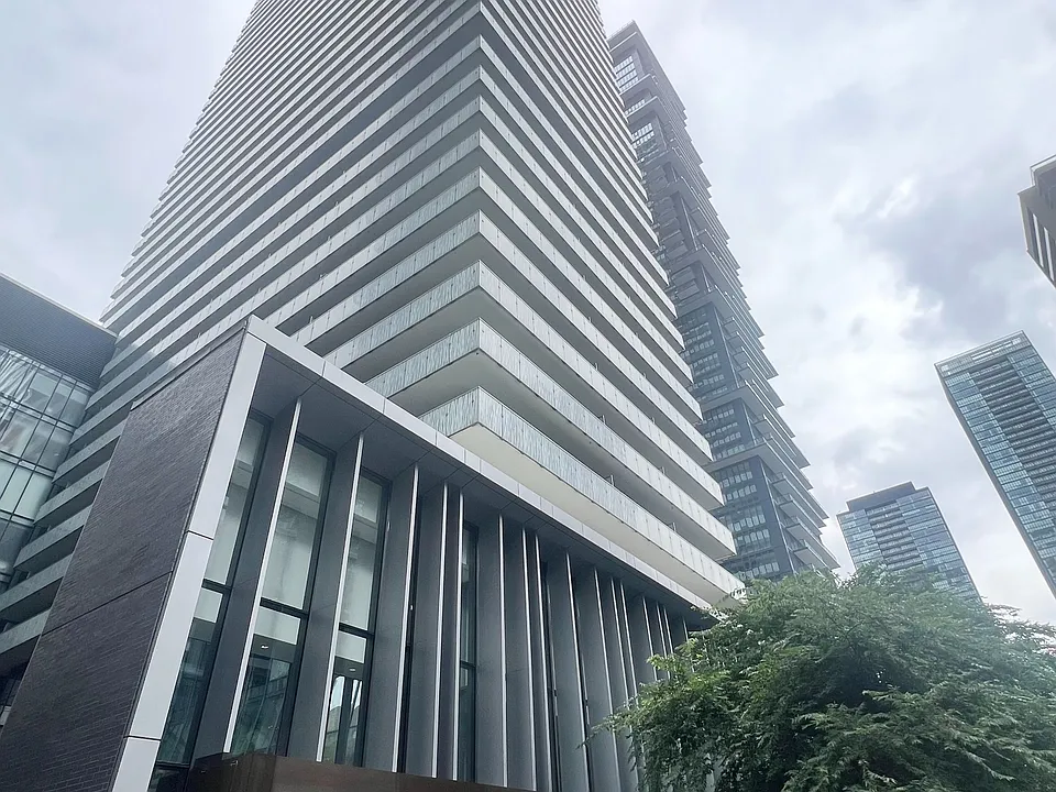 50 Charles St E #4608