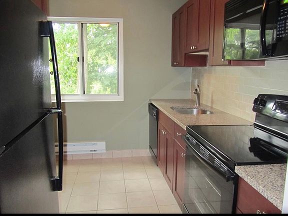 4th image of 300 Central Ave #1