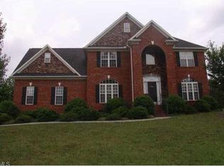 8902 NW Seacrest Dr, Kernersville, NC 27284