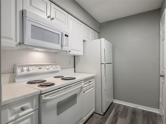 5th image of 1000 W Horatio St APT 232