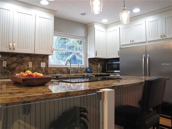 4th image of 7907 Bayshore Dr