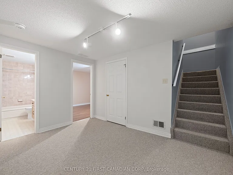 90 Ontario St S #12 — Photo 25